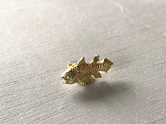 シーラカンスのピアス 3枚目の画像