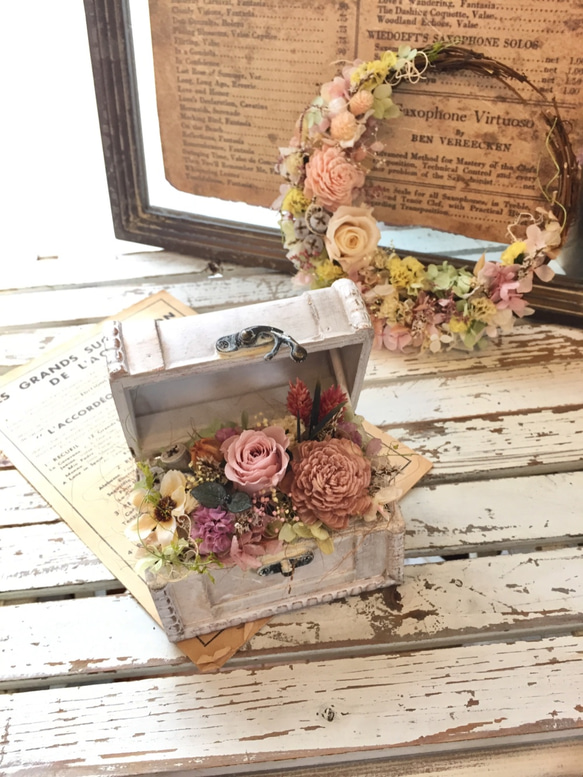 再販♡ お花の宝箱☆ プリザーブドフラワー　母の日　モーブピンクの薔薇 2枚目の画像