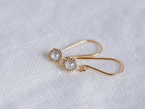 Spring Petals Diamond Earrings 1枚目の画像
