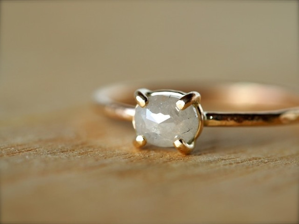 SOLD OUT! Baby White Oval Diamond Prong Ring 1枚目の画像