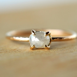 SOLD OUT! Baby White Oval Diamond Prong Ring 3枚目の画像