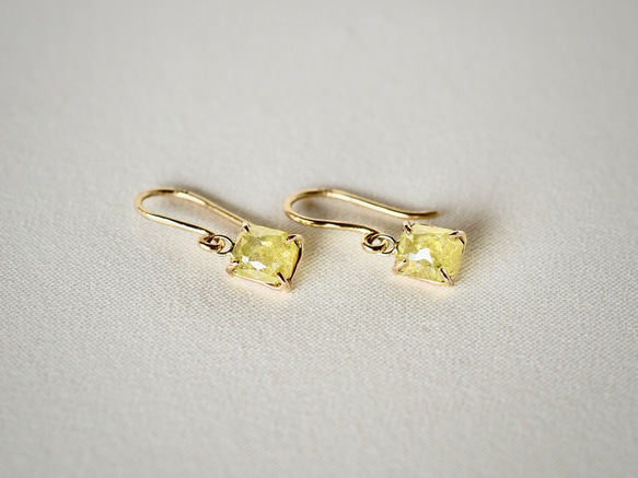 Mimosa diamond earrings 1枚目の画像