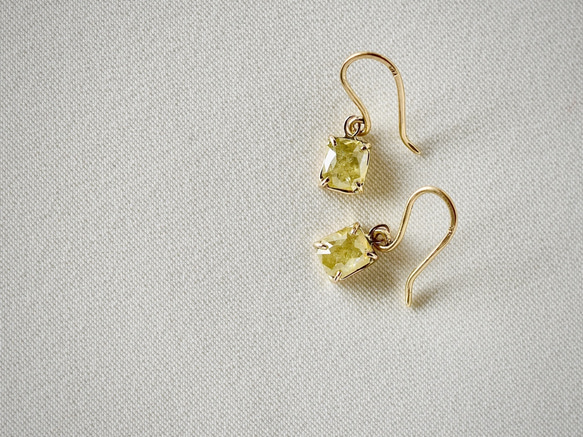 Mimosa diamond earrings 2枚目の画像