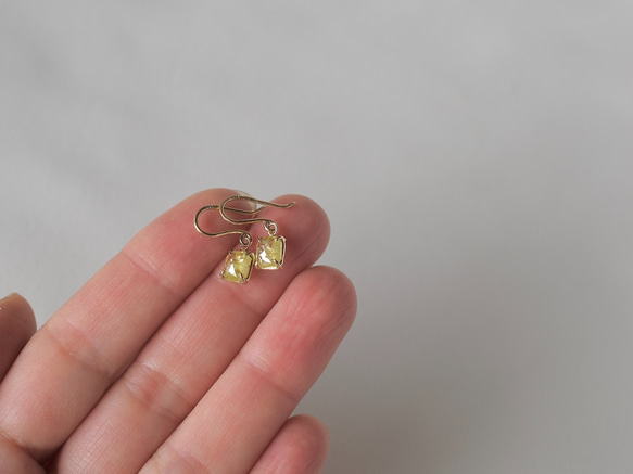 Mimosa diamond earrings 3枚目の画像