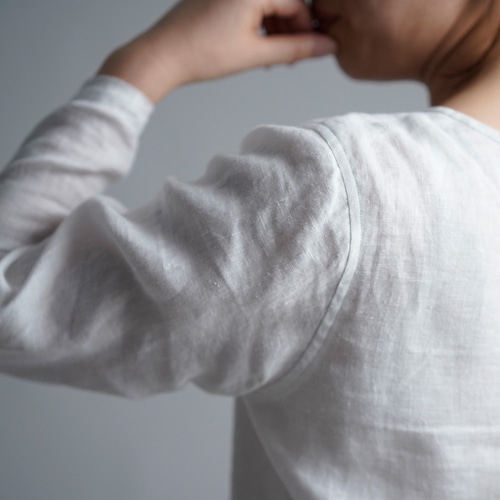 wafu】Linen Top 黄金比率のネック角度 毎日のインナーにも / 白色