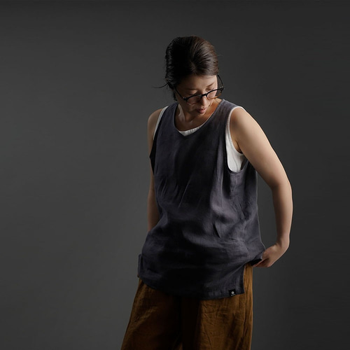 wafu】Linen Tank Top Vネック ノースリーブ インナーとしても / 墨色