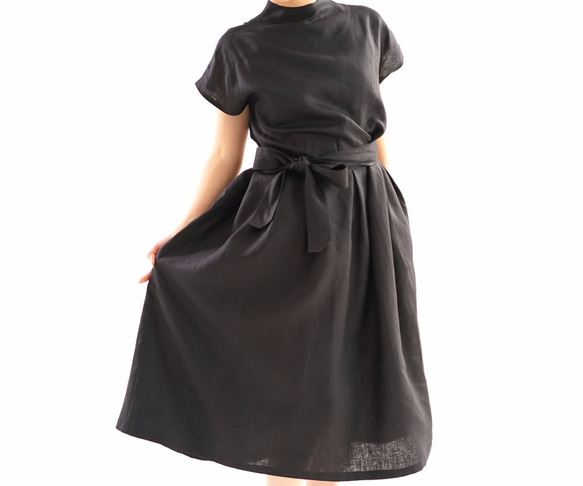 [wafu+] 亞麻連衣裙 高領法式袖褶連衣裙/黑色 a048a-bck2 第1張的照片