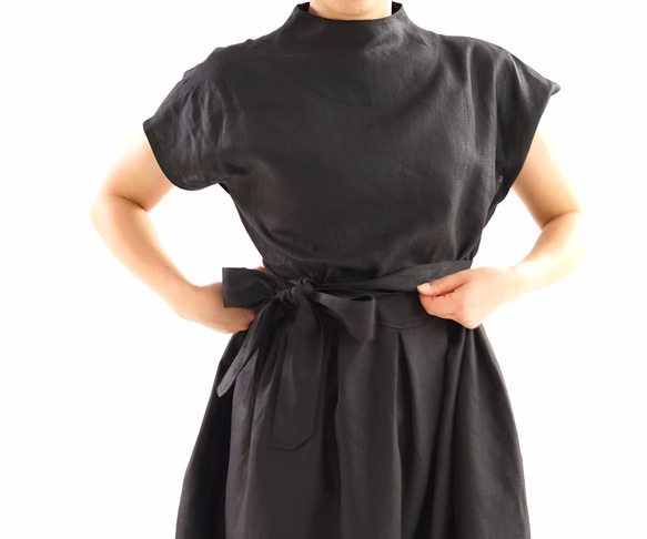 [wafu+] 亞麻連衣裙 高領法式袖褶連衣裙/黑色 a048a-bck2 第4張的照片