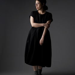 [Wafu] 亞麻連衣裙鍵盤褶襉亞麻連衣裙中厚/黑色 a013f-bck2 第2張的照片