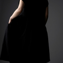 [Wafu] 亞麻連衣裙鍵盤褶襉亞麻連衣裙中厚/黑色 a013f-bck2 第5張的照片