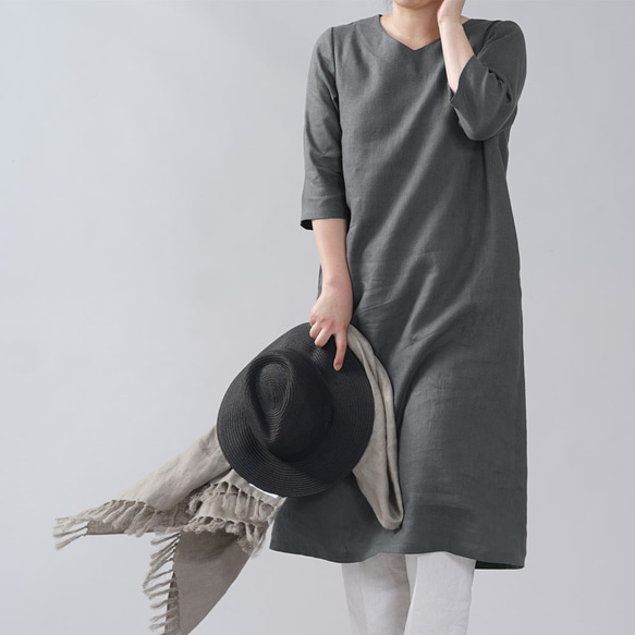 [Wafu]不太開的中厚亞麻V領連衣裙V領簡單/暗灰色a032e-dmg2 第1張的照片