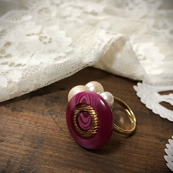 秋色ボタンとパールの指輪 2枚目の画像