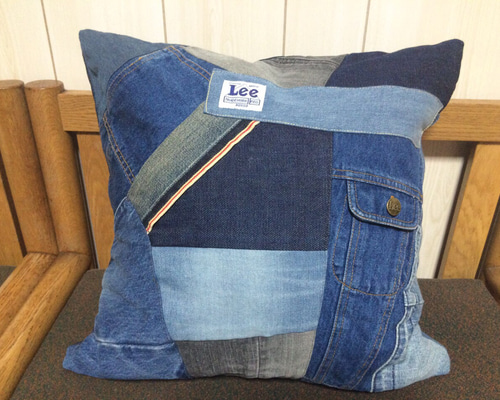 sold!ハンドメイド☆Levi'sデニムリメイククッションカバー デニムリメイク クッションカバー パッチワーク ハンドメイド d