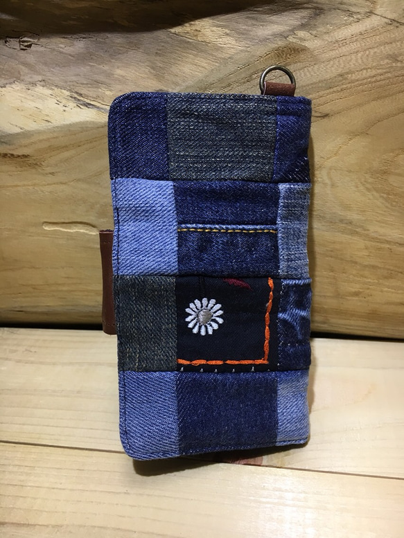 刺繍 デニムパッチワーク　iPhone８.7.6s.6　コンチョ 手帳型 カバー スマホ ケース 本革 3枚目の画像