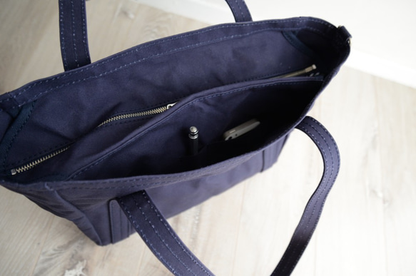 A4TOTE NAVY 第3張的照片