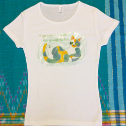 プリントTシャツ「寝そべる三毛猫」Mサイズ 1枚目の画像