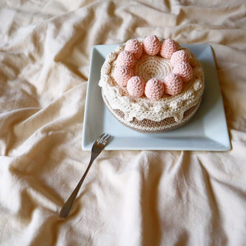 ぎっしり白苺♡ほんものみたいなホールケーキのあみぐるみ♡クリスマス