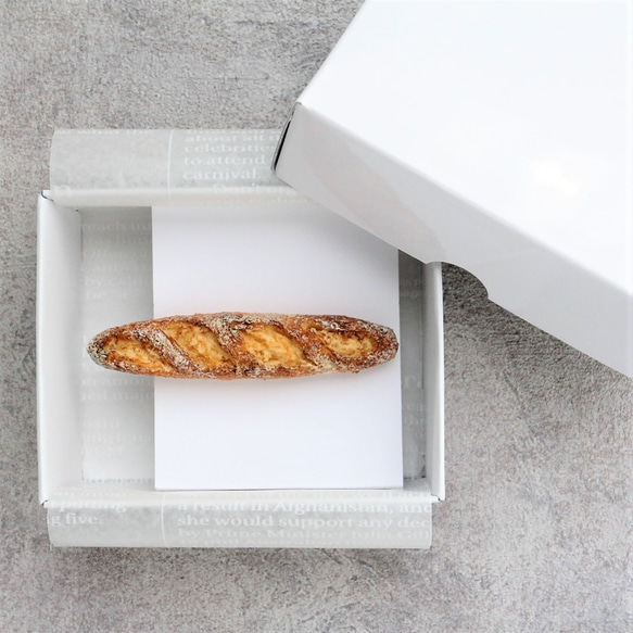 フランスパンのネクタイピン【おいしいネクタイピンシリーズ・BOX入り】 6枚目の画像