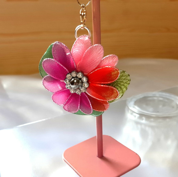ガーベラ風ピンクのお花のキーホルダー 3枚目の画像