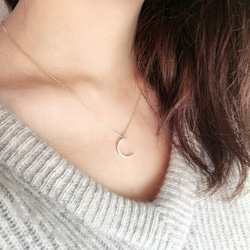 【petitlile】Cubic zirconia moon necklace 2枚目の画像