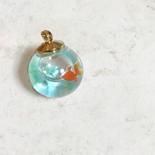 小さな金魚鉢 ピアス、イヤリング ピアス（フック・チェーン