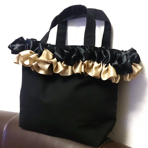 ハンドメイド フリル付き黒トートバッグ （リボンフリルトート