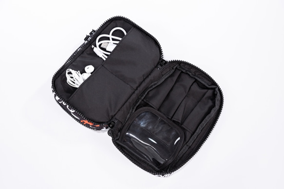 VOVAROVA 防潑水雙層化妝袋/小物包  -時尚塗鴉 - 黑色 第7張的照片