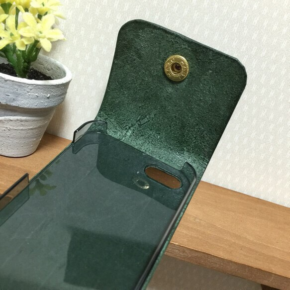iPhone 5 /5s用 革 縦型 スマホケース ヌメ革 フラップ グリーン タテ型 3枚目の画像