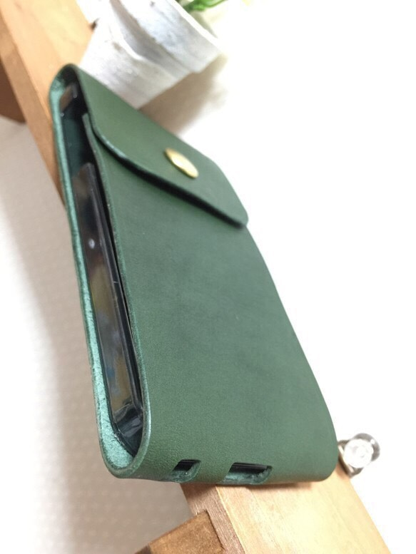 iPhone 5 /5s用 革 縦型 スマホケース ヌメ革 フラップ グリーン タテ型 5枚目の画像