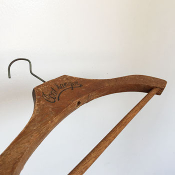 ビンテージ木製ハンガー　アンティーク木製ハンガー　ワイヤーハンガー　インダストリアル　ワイヤー細工 2枚目の画像