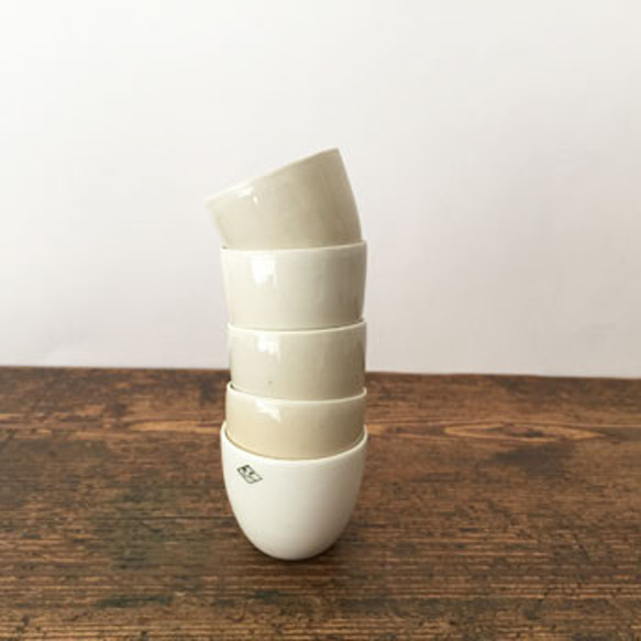 小さなカップ　器　白磁　アンティーク　たまご　エッグ実験　花器　古道具　数字入り　ナンバーカップ 4枚目の画像