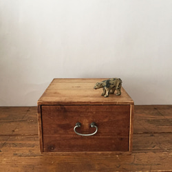 古い引出し 木箱　壁掛け　収納ボックス　カリグラフィ 文具 暮らしの道具 薬箱 1枚目の画像