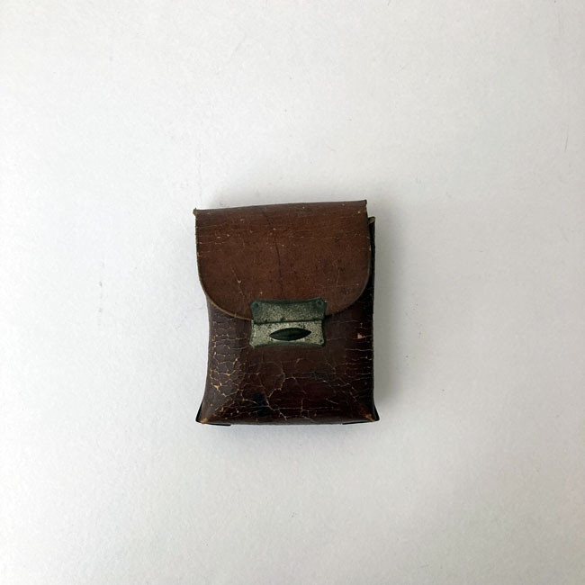 古いレザータバコ入れ　革小物入れ　レザーケース　ビンテージレザー財布　革の財布　レザーウォレット　レザーポーチ　革もの