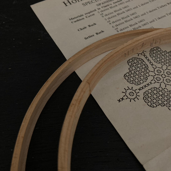 イギリス製の刺繍枠　木枠　裁縫　刺繍　台紙　リネン　フレンチリネン　刺繍道具　インテリアディスプレイ 3枚目の画像