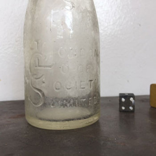 アンティークミルボトル 古い牛乳瓶 1920年 English bottle ガラス