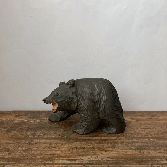 木彫のくま　くまの置物　天然木　置物　bear ベア　北欧暮らしの道具 木のベア　スイスベア 1枚目の画像
