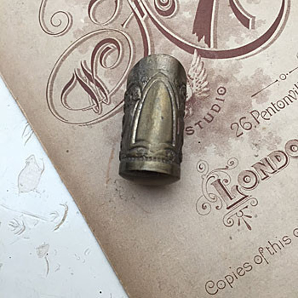 イギリスのアンティーク指ぬき　antique Thimble  メタルの指ぬき　アンティーク裁縫道具 4枚目の画像