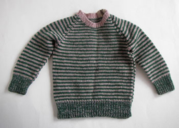 キッズセーター　イングランド製 ピュアウール ハンドメイドビンテージ  手編みのセーターイギリスベアの洋服 2枚目の画像