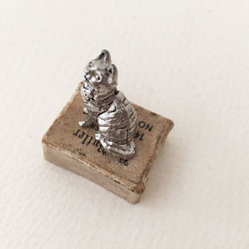 アンティークシルバー 猫イギリス アンティークねこの置物 ディスプレイ用の猫 catデザイン