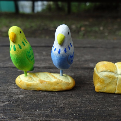 セキセイインコの置物ペア 食パンとフランスパンの台座付き その他置物