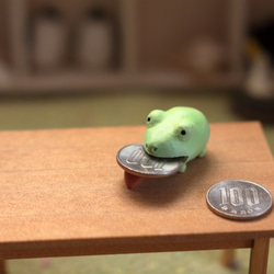 １00円玉が1枚だけ貯金できるカエル 3枚目の画像