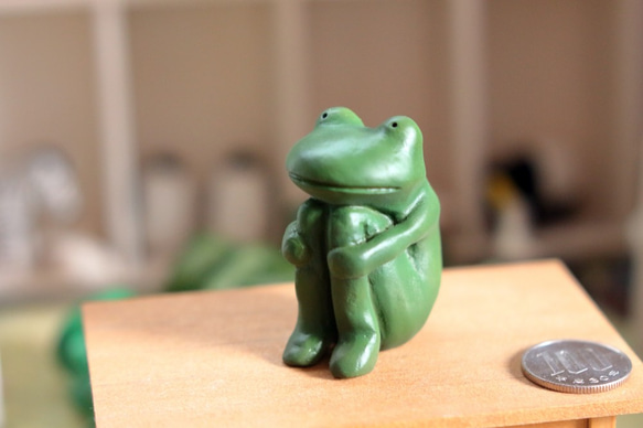 寝カエル　石粉粘土製 寝カエル 石粉粘土製