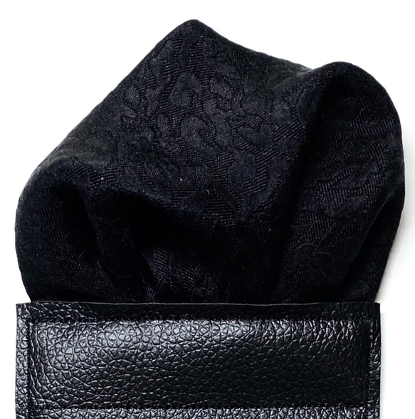 ジュリオロッシ　ポケットチーフ　パフ型　総柄　ボタニカル柄　黒 2枚目の画像