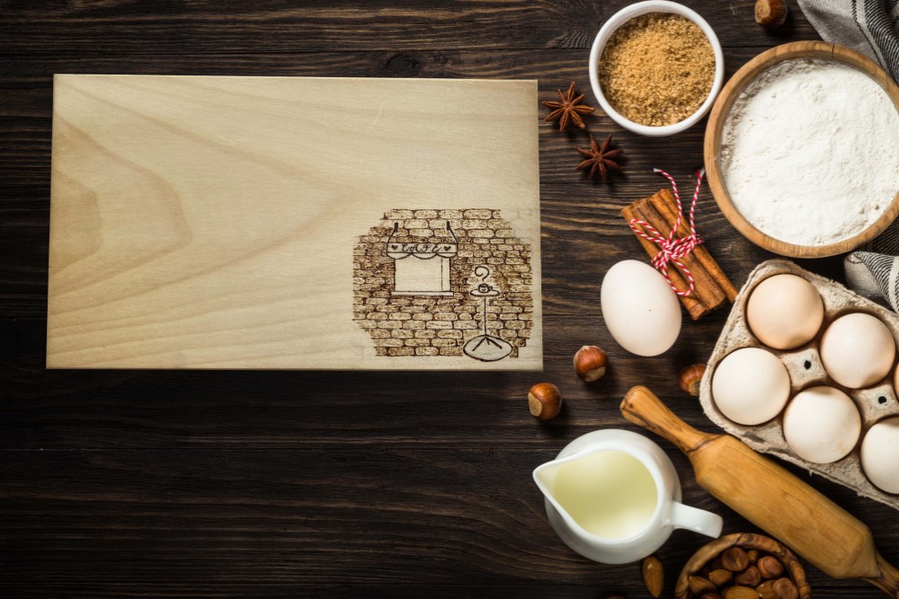 【プレゼントにもおすすめ！】本格銀杏まな板に癒しをプラス☆イラスト焦がしまな板　カフェver