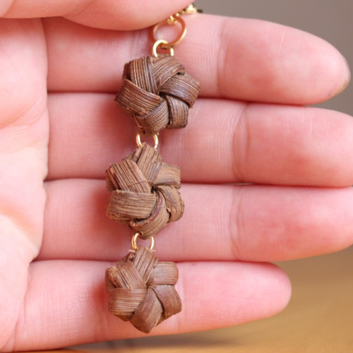 山葡萄 ストラップ 〜オーダーで作ります〜 山葡萄ストラップ 花結び 携帯ストラップ Lutta 通販 1772780