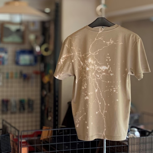 手描きTシャツ：ブリーチ加工・クラック（亀裂）と穿孔（サンドカーキ