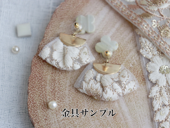 no.40 スクエア　タイル インド刺繍 リボン ♡ グレー×グレー　ピアス 3枚目の画像