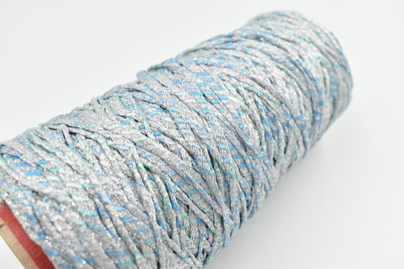 ライトブルーシルバー ラメ (40g) 手編み、手芸に適した編み物が楽しくなる毛糸！ バッグ小物作製にも 2枚目の画像