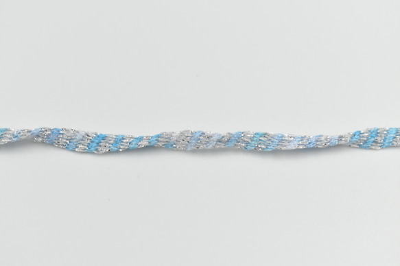 ライトブルーシルバー ラメ (40g) 手編み、手芸に適した編み物が楽しくなる毛糸！ バッグ小物作製にも 5枚目の画像