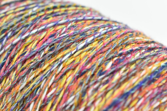 カラフルヤーン　(赤,黄,青,白)　秋冬　(40g) ”かすり染め”　手編み、手芸に適した編み物が楽しくなる毛糸！　 1枚目の画像